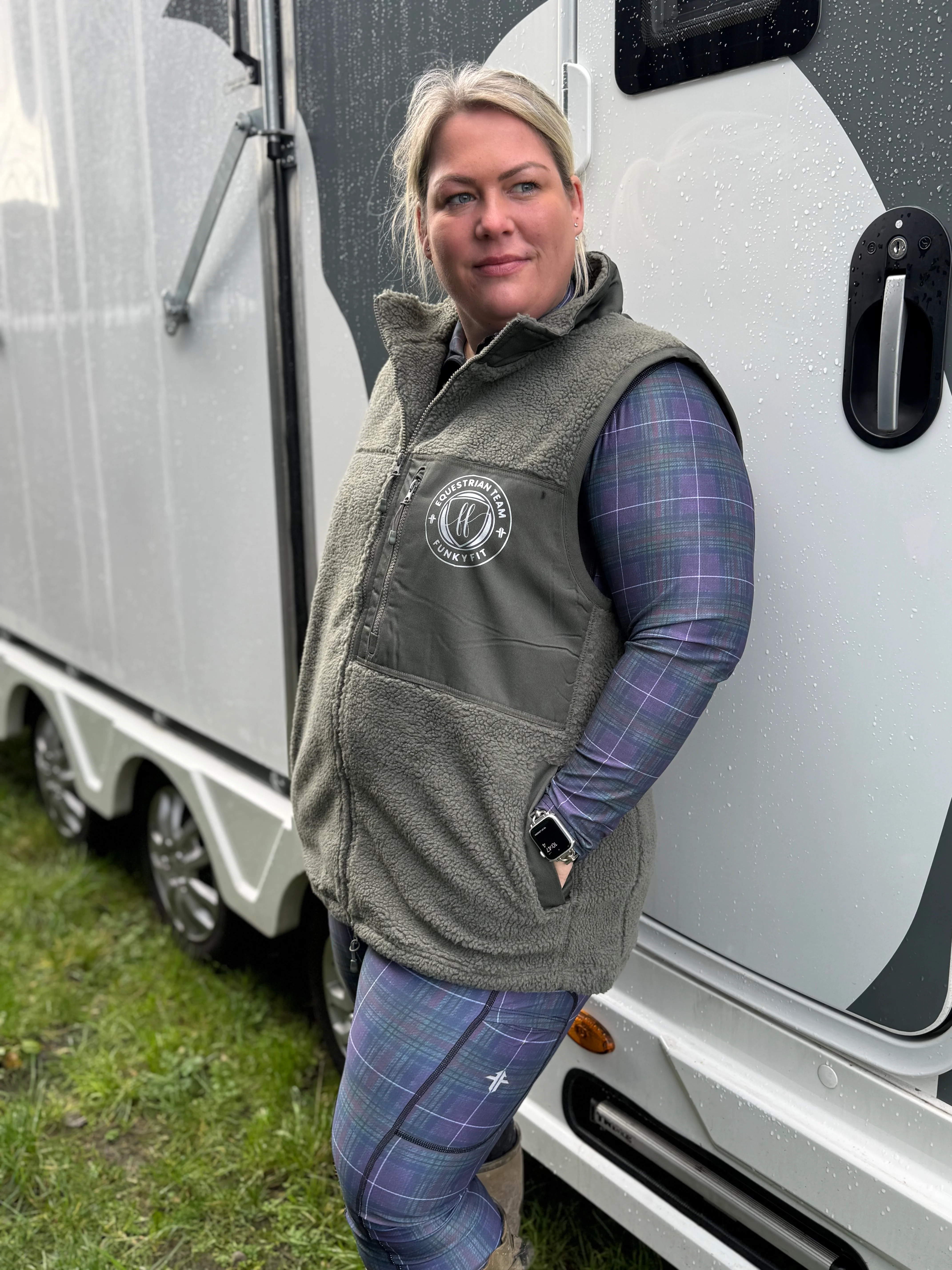 Heritage Fleece Gilet - Dark Olive - Image 3